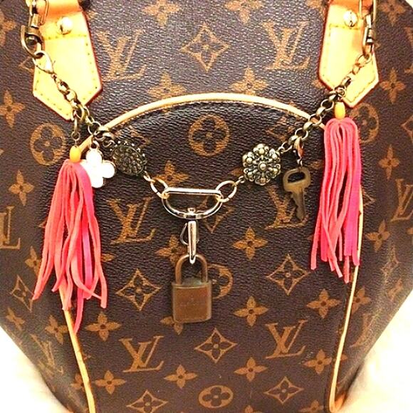 AUTHENTIC Louis Vuitton LOCK & KEY #306 Vintage BRASS added to Purse Chain Charm